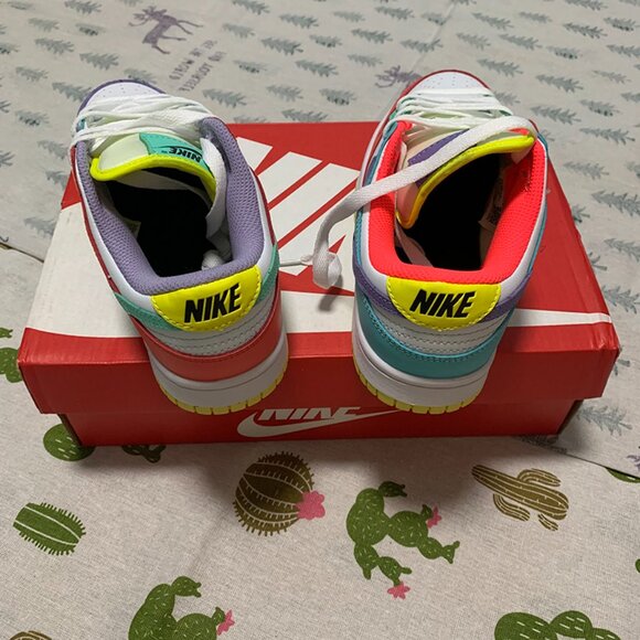 Nike Dunk Low SE Easter Candy sneakers - Picture 4 of 8